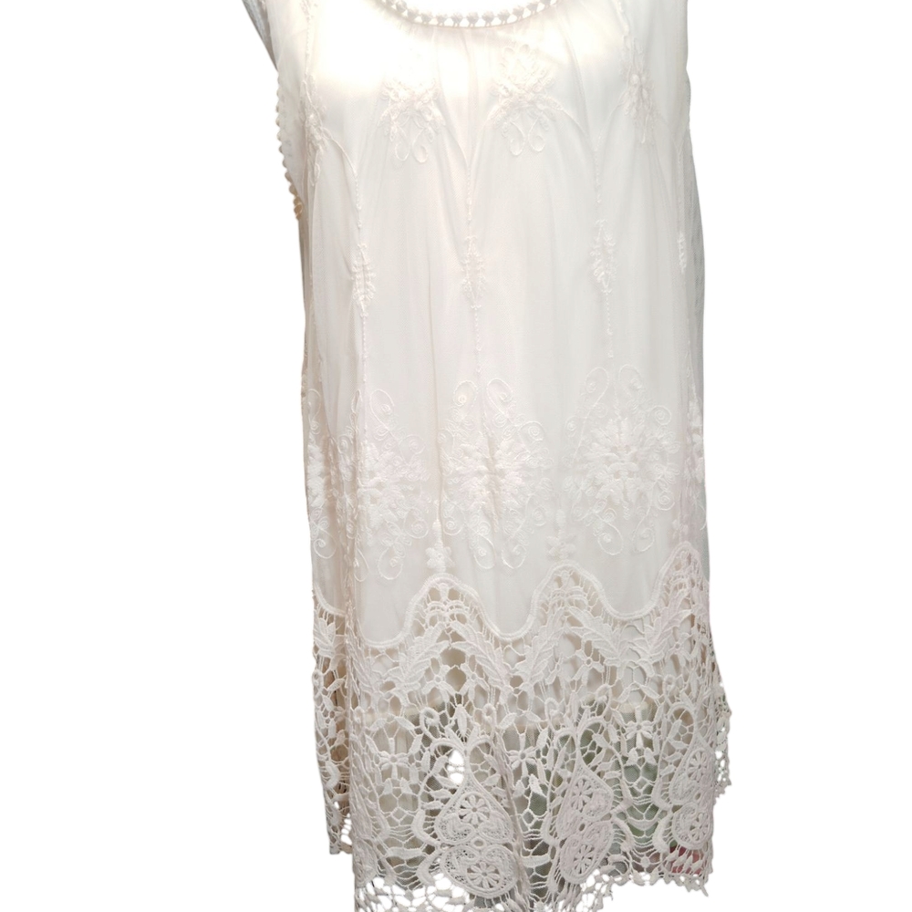 Elegant White Lace Dress